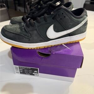 Nike Athletic Shoes Black and White